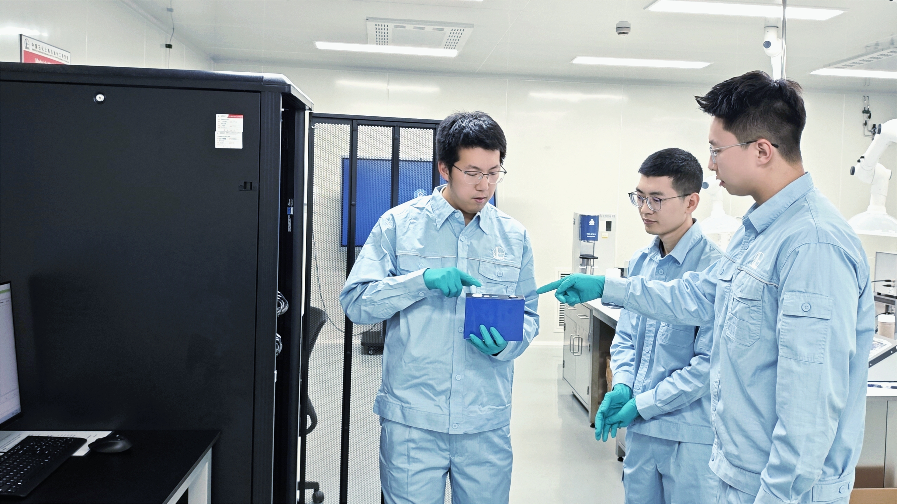 《中国石化报》头版报道上海院钠电材料研发...